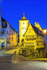 Deutschland, Rothenburg ob der Tauber, Ploenlein bei Nacht - WGF000953