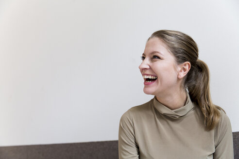 Happy young woman looking sideways - WESTF021681