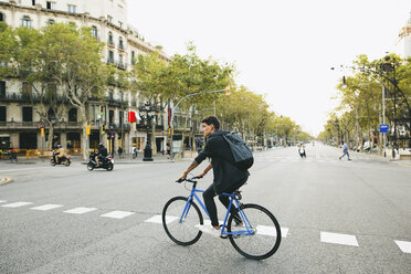 Teenager with a fixie bike in the city - EBSF001728