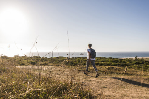 France, Bretagne, Finistere, Crozon peninsula, woman during beach hiking - UUF08454