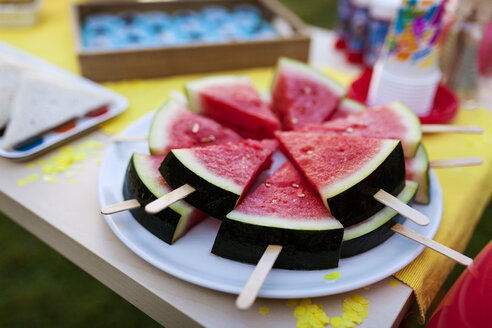 Geburtstagstisch mit Wassermelonenlutschern - VABF00763