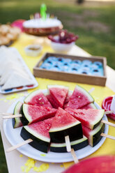 Geburtstagstisch mit Wassermelonenlutschern - VABF00764