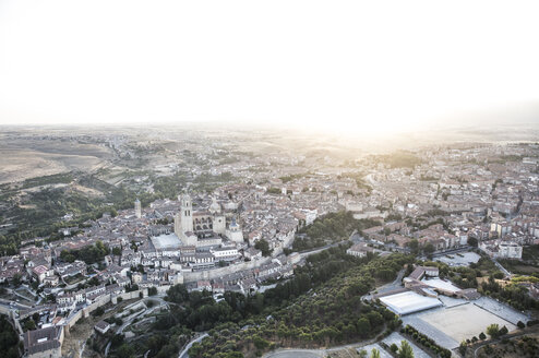 Spanien, Segovia, Luftaufnahme der Stadt - ABZF01217