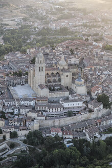 Spanien, Segovia, Luftaufnahme der Kathedrale - ABZF01218