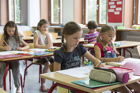 Schoolgirls at class - SARF02881