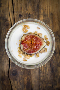 Greek yogurt with granola and figs - LVF05310
