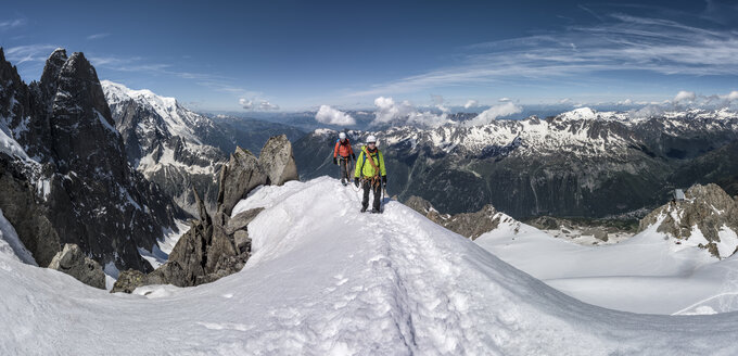 France, Chamonix, Alps, Petit Aiguille Vert, mountaineers - ALRF00706
