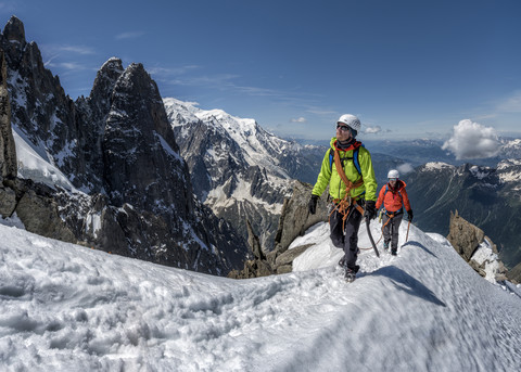 Frankreich, Chamonix, Alpen, Petit Aiguille Vert, Bergsteiger, lizenzfreies Stockfoto
