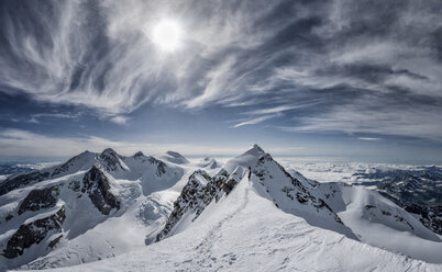 Italy, Gressoney, Alps, Lyskamm and Mont Rosa, mountaineers - ALRF00726