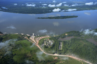 Brasilien, Para, Itaituba, Hafen für illegalen Holzexport genutzt - FLKF00706