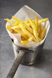 Pommes frites in Metallpfanne - SCF00458