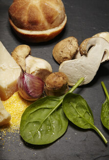 rezepte für Burger nach italienischer Art mit Polenta, Spinat und Steinpilzen - SCF00471