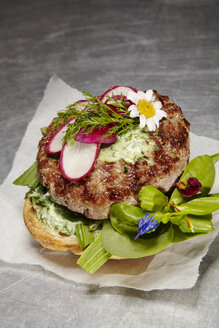 Alpenhamburger mit Wildkräutersalat - SCF00503