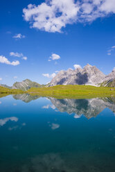 Deutschland, Bayern, Allgäu, Allgäuer Alpen, Oytal, Eissee, Großer Wilder Berg im Hintergrund - WGF00962