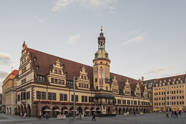 Deutschland, Leipzig, Altes Rathaus am Abend - MELF00147