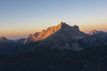 Italien, Dolomiten, Monte Civetta bei Sonnenaufgang - LOMF00402