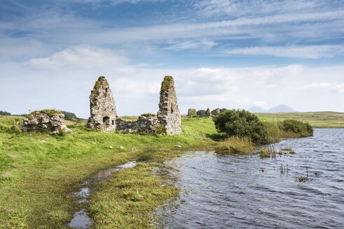 United Kingdom, Scotland, Inner Hebrides, Isle of Islay, Finlaggan Castle on island of Eilean Mor - ELF01803