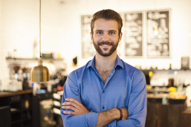 Portrait of confident young man in a cafe - DIGF01288