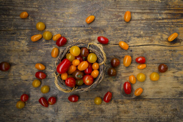 Korb mit gelben und roten Mini-Tomaten - LVF05327