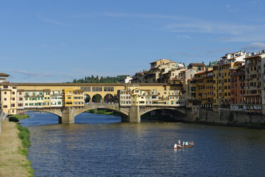 Italien, Toskana, Florenz, Ponte Vecchio und Fluss Arno - LB01477