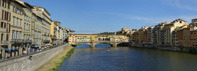 Italien, Toskana, Florenz, Ponte Vecchio und Fluss Arno - LBF01478