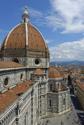 Italien, Toskana, Florenz, Blick auf die Basilica di Santa Maria del Fiore - LBF01479