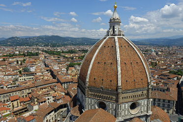 Italy, Tuscany, Florence, View of Basilica di Santa Maria del Fiore - LBF01480