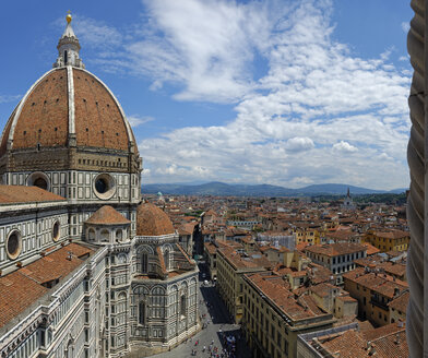 Italien, Toskana, Florenz, Blick auf die Basilica di Santa Maria del Fiore - LBF01481