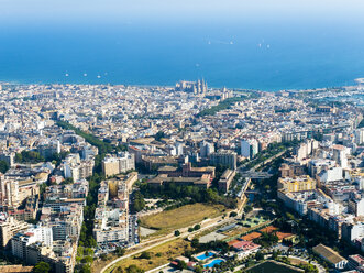 Spain, Mallorca, Palma de Mallorca, Aerial view of old town and bay - AMF04974