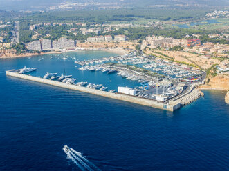 Spanien, Mallorca, Palma de Mallorca, Luftaufnahme, Yachthafen, Port Adriano - AMF04990