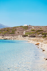 Griechenland, Kykladen, Amorgos, eooden Dock und Ägäisches Meer in Nikouria Insel - GEMF01028