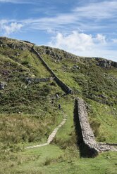 UK, Northumberland, Haltwhistle, Wanderweg neben dem Hadrianswall - EL01822