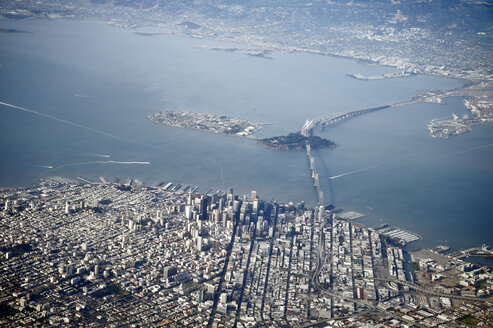USA, California, view out of plane window on San Francisco - BRF01354