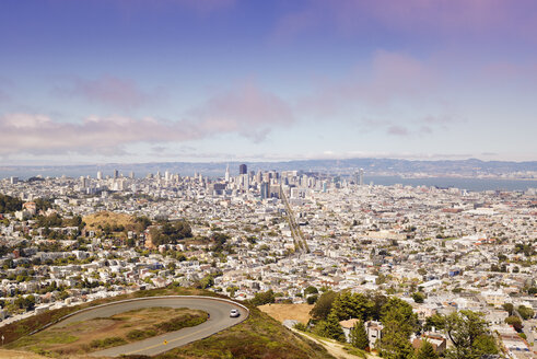 USA, California, San Francisco, view from Twin Peaks on Financial District with Twin Peaks Boulevard - BRF01406