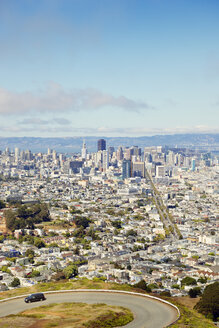 USA, Kalifornien, San Francisco, Blick von Twin Peaks auf den Financial District mit Twin Peaks Boulevard - BRF01407