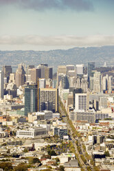 USA, Kalifornien, San Francisco, Blick von Twin Peaks auf den Financial District mit Twin Peaks Boulevard - BRF01408