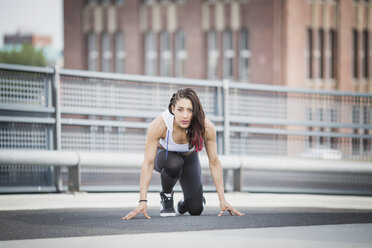 Woman training outdoor - ASCF00651