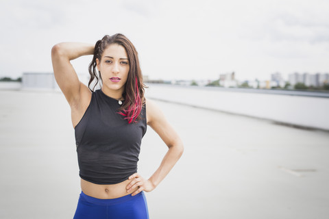 Porträt einer jungen Sportlerin, lizenzfreies Stockfoto