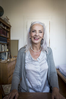 Portrait of smiling woman at home - JUNF00693