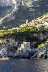Italien, Kampanien, Provinz Salerno, Amalfiküste, Küstengebiet zwischen Positano und Amalfi - THAF01784