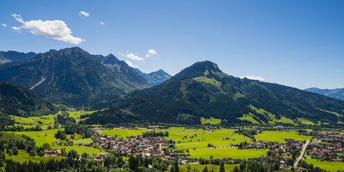 Deutschland, Bayern, Blick auf das Ostrachtal und das Imberger Horn, Bad Oberdorf und Bad Hindelang - WGF00970