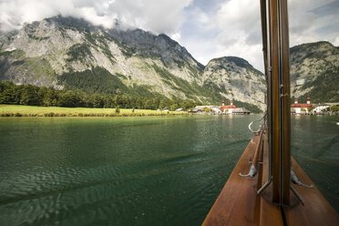 Deutschland, Bayern, Segelboot auf dem Koenigssee - STSF01089