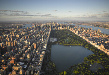 USA, New York City, Luftaufnahme des Central Park in Manhattan - BCDF00042