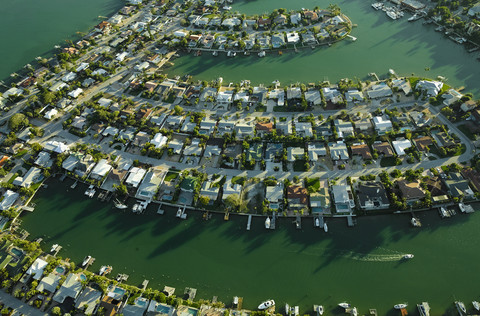 USA, Florida, Luftaufnahme von Wohnhäusern entlang der Küste der Tampa Bay in Saint Petersburg, lizenzfreies Stockfoto