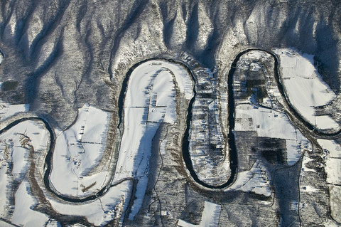 USA, Virginia, Luftaufnahme des North Fork of the Shenandoah River während eines Winterfrostes, lizenzfreies Stockfoto