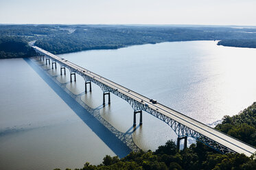 USA, Maryland, Luftbildaufnahme der Millard E. Tydings Memorial Bridge - BCDF00094