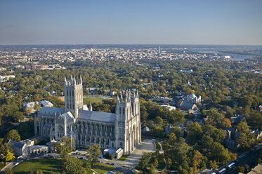 USA, Washington, D.C., Luftbildaufnahme der National Cathedral - BCDF00109