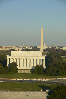 USA, Washington, D.C., Luftaufnahme des Washington Monuments und des Lincoln Memorials - BCDF00113