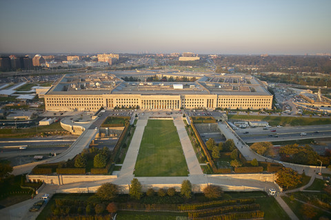 USA, Virginia, Arlington, Luftaufnahme des östlichen Eingangs des Pentagon, lizenzfreies Stockfoto