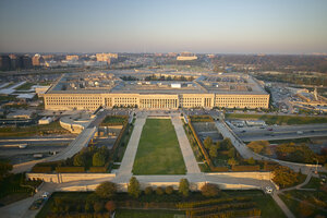 USA, Virginia, Arlington, Luftaufnahme des östlichen Eingangs des Pentagon - BCDF00119